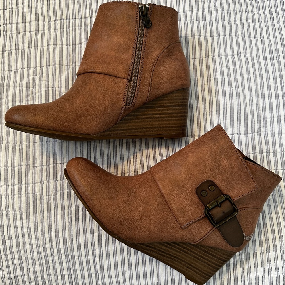 NEW Blowfish Vegan Ankle Wedge Booties with Buckles, Women’s Size 7 - Picture 11 of 16